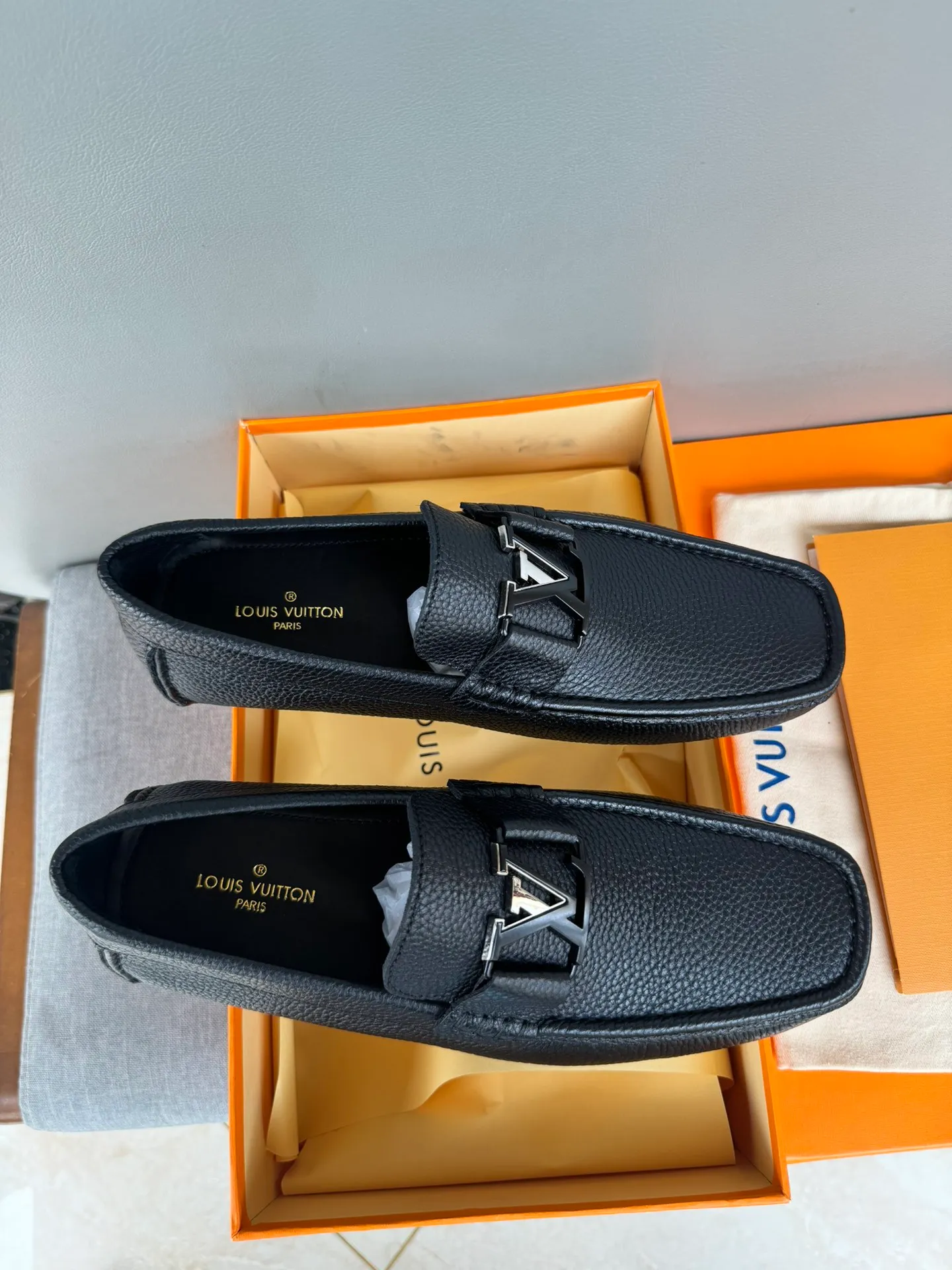 Batch 740💰[strong][strong][strong] Original order quality, new models at the counter, LV Louis Vuitton counter new models, handmade men's driving shoes, bean shoes, slip-on shoes, lazy shoes, exquisite hand-stitching, workmanship details comparable to the counters, Italian imported pebbled cowhide, water-dyed cowhide lining, sweat-absorbent and deodorant, black, 39-44 in large quantities in stock (38, 45 custom-made)